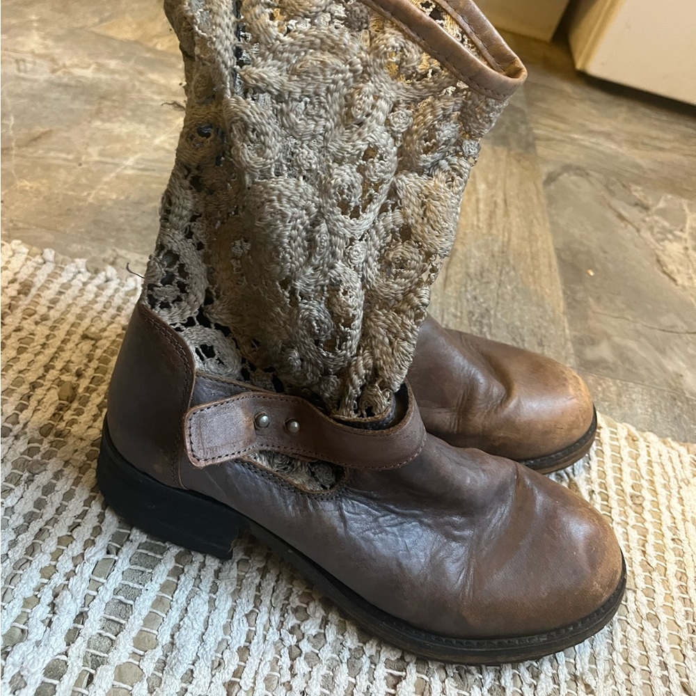 Distressed leather Free people boho slouchy boots!